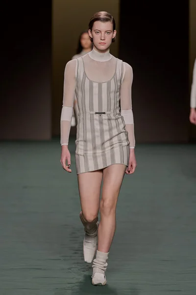 Look 10